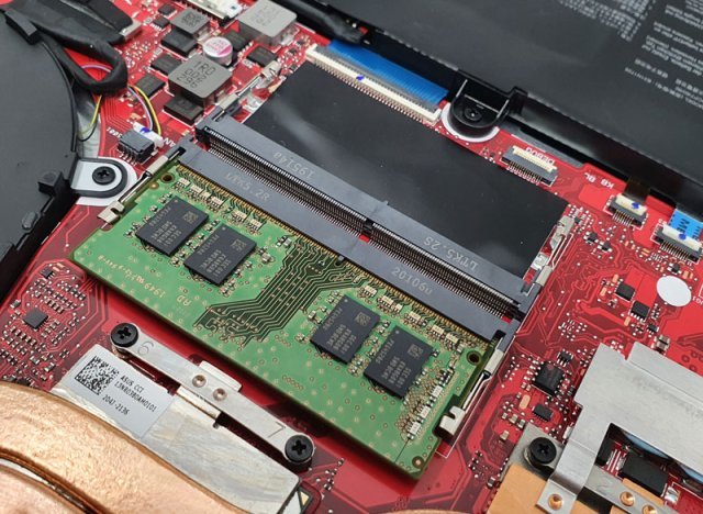 2개의 DDR4 메모리 슬롯을 갖췄다 (출처=IT동아)