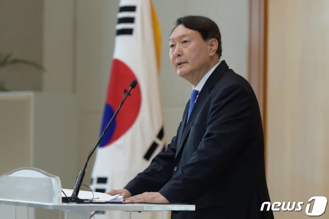 윤석열 검찰총장이 지나 ㄴ3일 서울 서초구 대검찰청에서 열린 신임 검사 신고식에서 발언하고 있다.(대검찰청 제공) © News1