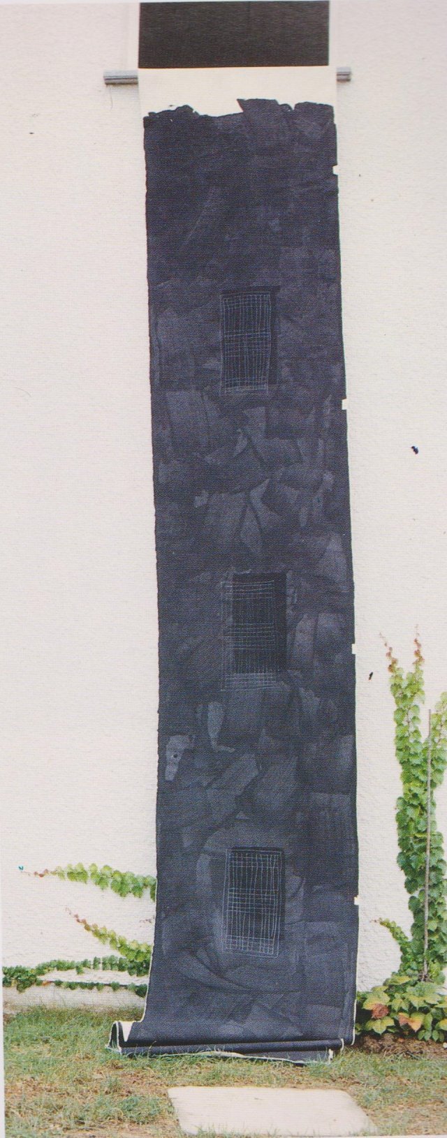 환기미술관에서 선보인 ‘무제’(1993), 면 위 혼합재료, 75x500cm