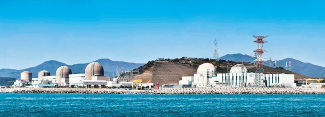 부산과 울산이 19일 ‘원전해체(원자력) 에너지산업 융복합단지’로 지정돼 원전해체 산업과 미래 에너지산업을 육성하게 됐다. 사진은 부산 기장과 울산 울주군에 걸쳐 있는 고리원자력발전소 전경. 한국수력원자력 제공