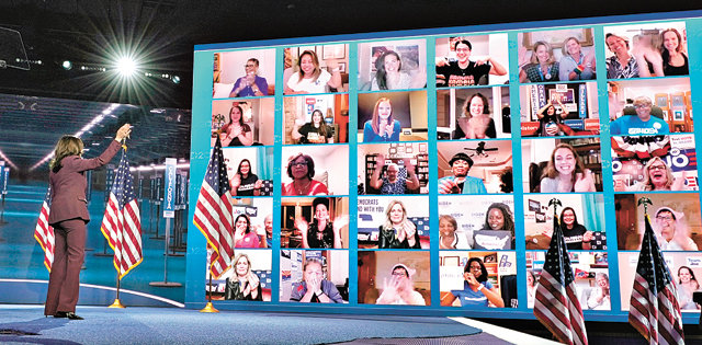 지지자들과 화상으로 만난 해리스 후보 카멀라 해리스 미국 상원의원이 19일(현지 시간) 민주당 전당대회에서 부통령 후보 수락 연설을 한 뒤 화면 속 지지자들에게 손을 흔들고 있다. 그는 미국 역사상 첫 비백인 여성 부통령 후보로 기록됐다. 윌밍턴=AP 뉴시스