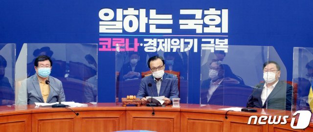 이해찬 더불어민주당 대표가 21일 오전 서울 여의도 국회에서 열린 최고위원회의에서 발언하고 있다. 2020.8.21/뉴스1 © News1