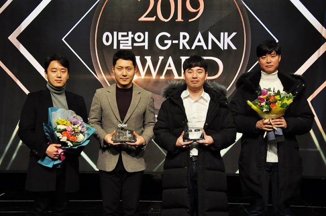 지난해 12월 G-Rank 상을 수상한 '엔씨' 김창현 글로벌커뮤니케이션 실장, ‘팀아렉스’ 류상욱 게임디자이너, 서아람 개발자 (출처=OGN 제공)
