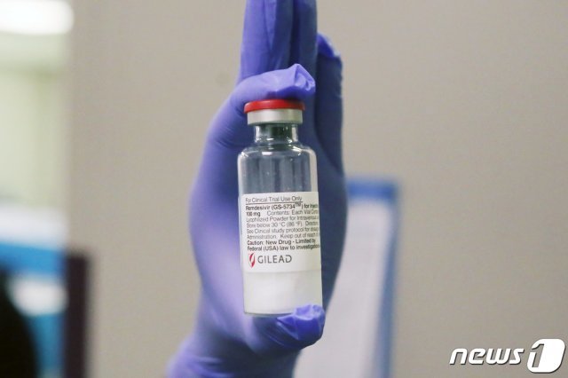 질병관리본부 중앙방역대책본부가 신종 코로나바이러스 감염증(코로나19) 치료제로 특례 수입된 ‘렘데시비르’를 1일부터 공급한다. 렘데시비르는 폐렴이 있으면서 산소치료가 필요한 중증 환자들에게 투약될 예정이다. 사진은 렘데시비르의 모습. (분당서울대학교병원 제공) 2020.7.1/뉴스1