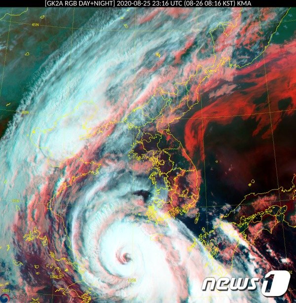 기상청 날씨누리 위성 기본영상에 26일 오전 8시 16분 기준 천리안 2A로 본 한반도 RGB 주야간 합성영상(기상청 제공) © 뉴스1