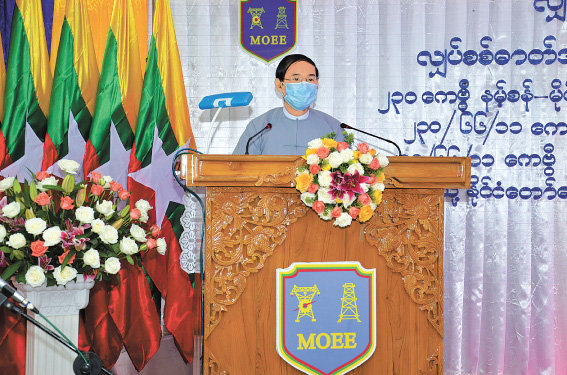 미얀마 원민 대통령 230kv 켕통 변전소 준공식에 참석해 연설하고 있다.