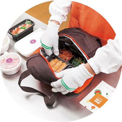 어린이들에게 필요한 영양소를 갖춘 반찬과 밥, 국 등으로 구성된 도시락. 행복얼라이언스 제공