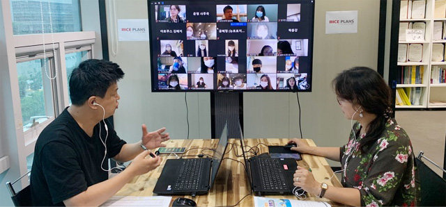 부산관광공사는 새로운 관광 콘텐츠 개발을 위해 최근 부산여행 온라인 공모전 ‘인싸들의 찐 부산 여행기’를 진행해 본선 진출 30개 팀을 뽑았다. 전문가들이 이들을 대상으로 온라인 비대면 화상 워크숍을 진행하고 있다. 부산관광공사 제공