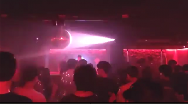 제주도 자치경찰단은 일반음식점으로 업체등록을 해놓고 야간파티를 하는 등 클럽 형태의 유흥주점을 운영한 업주 2명을 식품위생법 위반 혐의로 조사 중이라고 27일 밝혔다. (제주도 자치경찰단 제공)