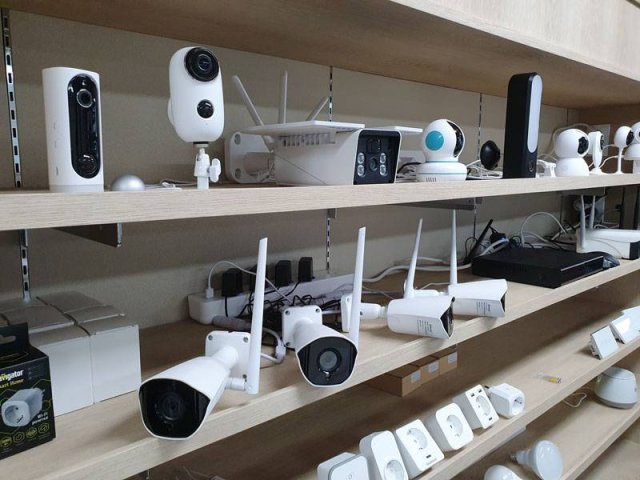 투야의 IoT 플랫폼으로 개발된 CCTV 및 스마트 플러그 제품군(출처 = IT동아)