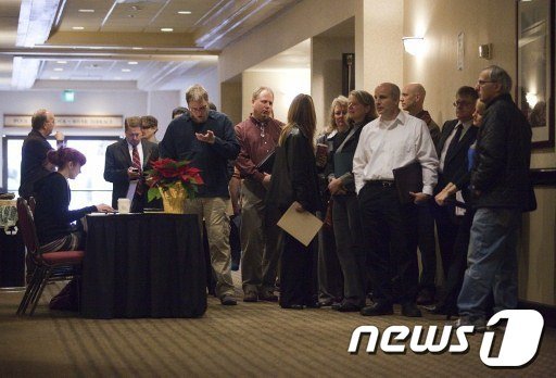미국 포틀랜드에서 열린 직업박람회를 찾은 구직자들 © AFP=뉴스1