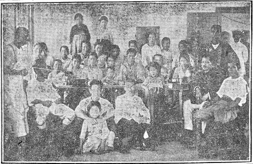 1923년 9월 관동대지진 때 도쿄의 한 수용소에 수용된 조선 동포들. 동아일보는 당시 편집국장 이상협을 급파해 자세한 보도를 하게 하는 한편 재외동포 위문회 성금 가운데 2500원을 현지 동포들에게 전달했다.