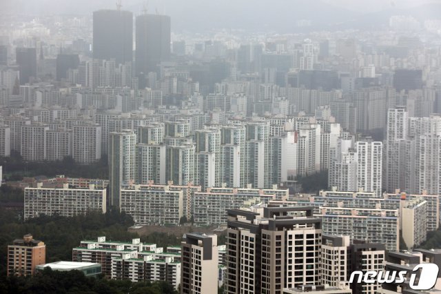 서울 강남구 아파트 단지의 모습. © News1