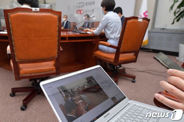 31일 오전 서울 여의도 국회에서 열린 미래통합당 온라인 의원총회가 열리고 있다. 이날 의총은 코로나19 확산으로 인해 당 공식 유튜브 채널을 통해 비대면으로 진행됐다.2020.8.31/뉴스1 © News1