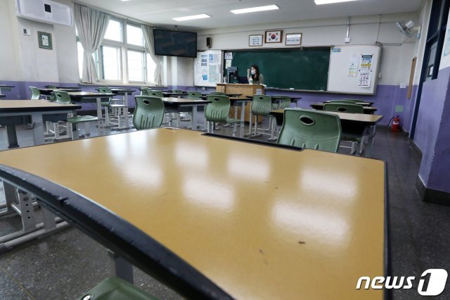 신종 코로나바이러스 감염증(코로나19) 재확산 여파로 원격수업을 하고 있는 서울의 한 중학교 교실.© News1