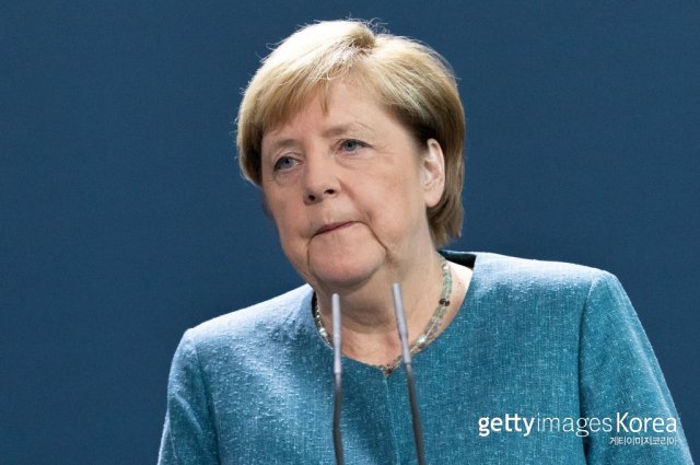 앙겔라 메르켈 독일 총리가 2일(현지시간) 독일 베를린에서 열린 기자회견에서 러시아 야당 지도자 알렉세이 나발니가 신경작용제인 노비촉에 의해 공격당한 것으로 밝혀졌다고 발표했다. 사진출처 | (GettyImages)/코리아