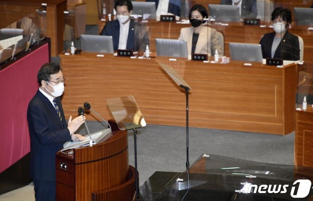 이낙연 더불어민주당 대표가 7일 서울 여의도 국회 본회의장에서 교섭단체 대표연설을 하고 있다. 2020.9.7/뉴스1 © News1