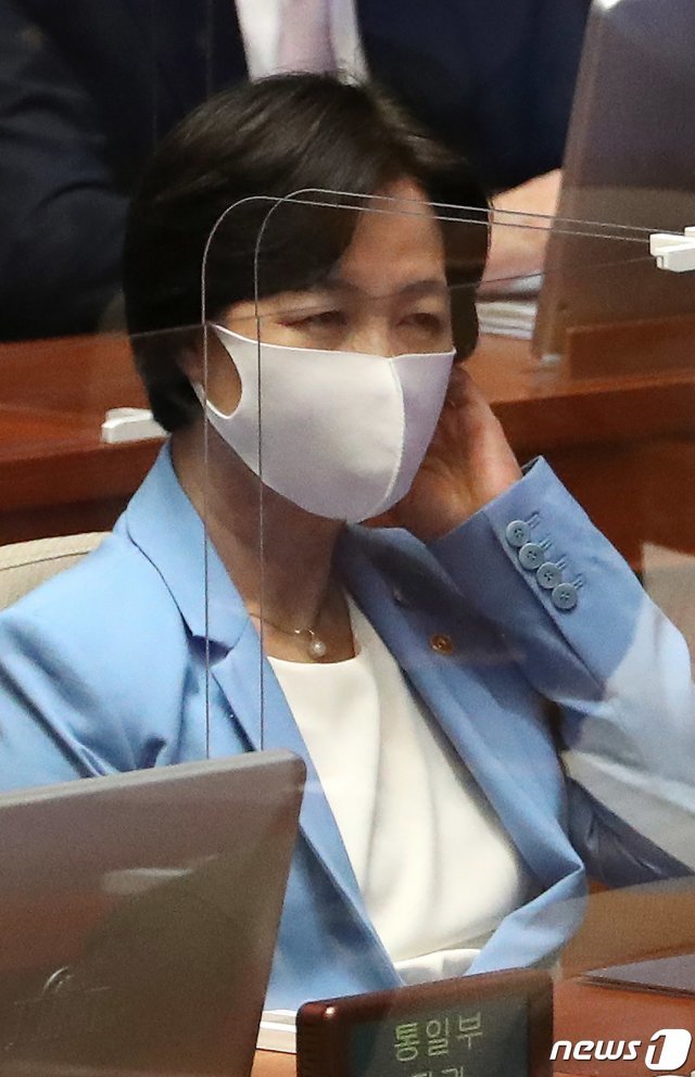 추미애 법무부 장관이 8일 오후 서울 여의도 국회에서 열린 본회의에 출석해 자리하고 있다. 2020.9.8/뉴스1 © News1