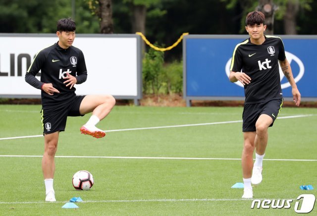 대한민국 축구 국가대표팀의 손흥민(왼쪽)과 김민재. /뉴스1 © News1