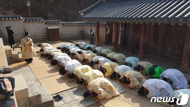 안동 도산서원의 추계 향사 봉행 모습. 도산서원에서는 매년 퇴계 이황의 유덕을 추모하는 추계향사가 열리열린다.(안동시 제공)© 뉴스1