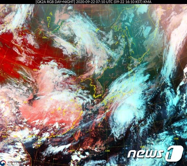 22일 오후 4시10분 기준 천리안위성 2A호로 본 동아시아 RGB 주야간 합성영상(기상청 국가기상위성센터 제공) © 뉴스1