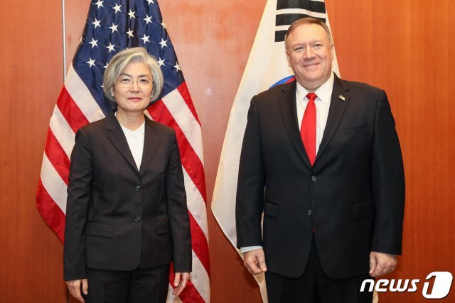 강경화 외교부 장관, 마이크 폼페이오 미국 국무부 장관(왼쪽부터). 사진=뉴스1