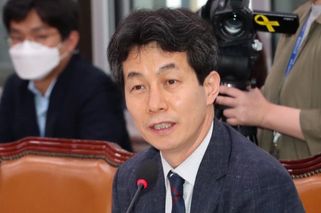 윤건영 더불어민주당 의원. 사진=뉴스1
