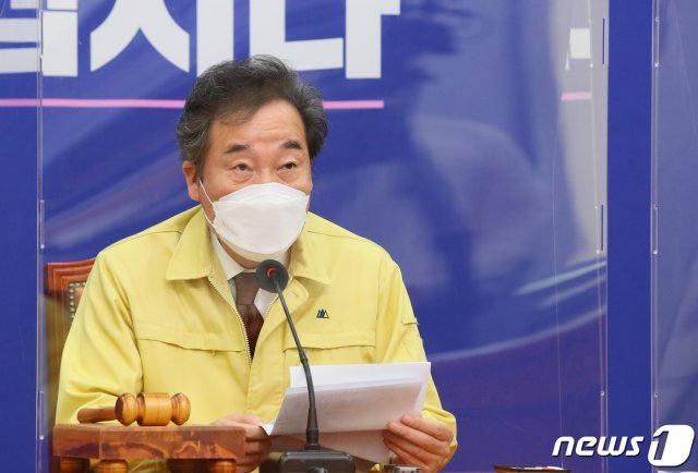 더불어민주당 이낙연 대표가 5일 국회에서 열린 최고위원회의에서 발언하고 있다. 2020.10.5/뉴스1 © News1