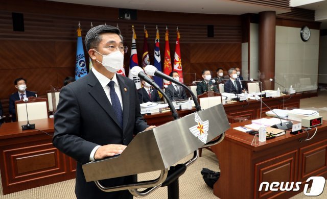 서욱 국방부 장관이 7일 서울 용산구 국방부에서 열린 국회 국방위원회의 국정감사에서 업무보고를 하고 있다. (국방일보 제공) 2020.10.7/뉴스1