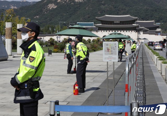 9일 한글날에 일부 보수단체가 개천절에 이은 추가집회를 예고하고 당국은 이를 차단하겠다고 밝히면서 경찰과 보수단체의 강대강 충돌이 예상된다. . 2020.10.5/뉴스1 © News1