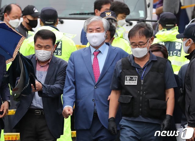 보석 취소로 재수감되는 전광훈 목사 © News1