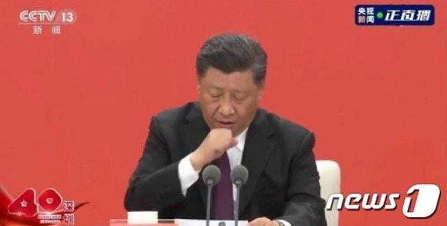 연설 도중 연이어 기침하는 시진핑 중국 국가주석 모습. ( 자유시보 갈무리)© 뉴스1