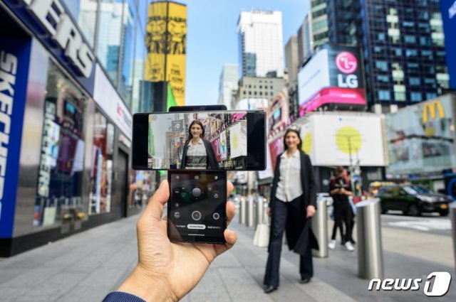 LG전자의 새로운 폼팩터인 ‘LG 윙’이 15일(현지시간) 미국 시장에 출시된다. <LG전자 제공> © 뉴스1