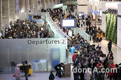 코로나19 확산 전인 올해 설 명절 기간 인천국제공항 1터미널 출국장.
