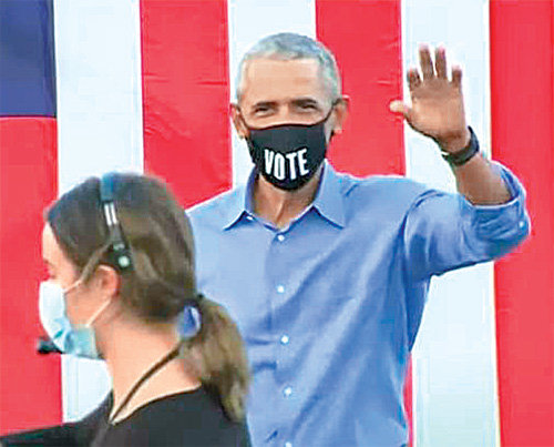 ‘투표하라(VOTE)’란 문구가 새겨진 검은 마스크를 쓴 버락 오바마 전 미국 대통령이 21일 처음으로 조 바이든 민주당 대선후보를 위한 현장 지원유세에 나섰다. 조 바이든 전 부통령 유튜브 캡처