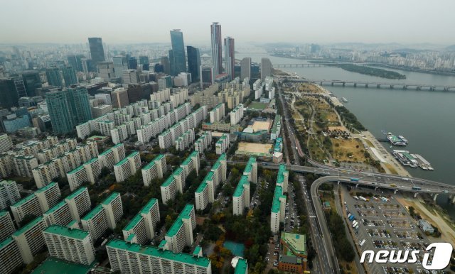 21일 서울 영등포구 63스퀘어에서 바라본 아파트단지. 2020.10.21/뉴스1 © News1