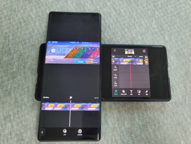 모바일 편집 앱 두 개를 동시에 실행하는 모습(출처=IT동아)
