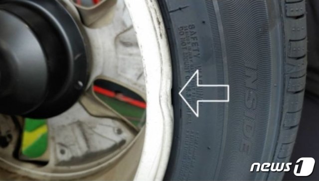 타이어뱅크에서 고의로 훼손한 타이어 휠. /© 뉴스1