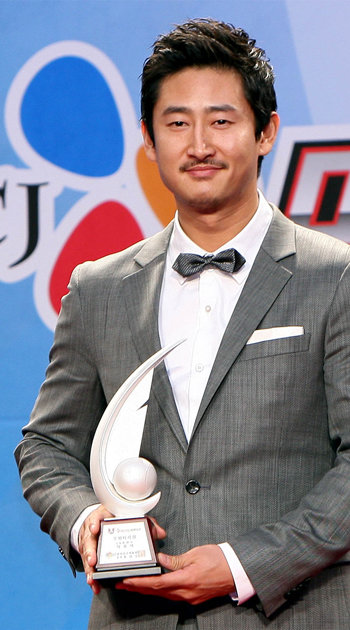 2009년 정규시즌 시상식에서 수위타자상을 수상한 박용택.