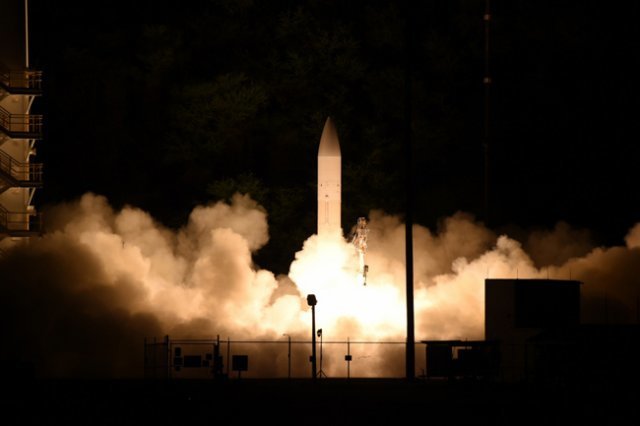 미국이 2020년 3월 하와이에서 극초음속 미사일을 시험 발사하고 있다. [미 국방성 제공]