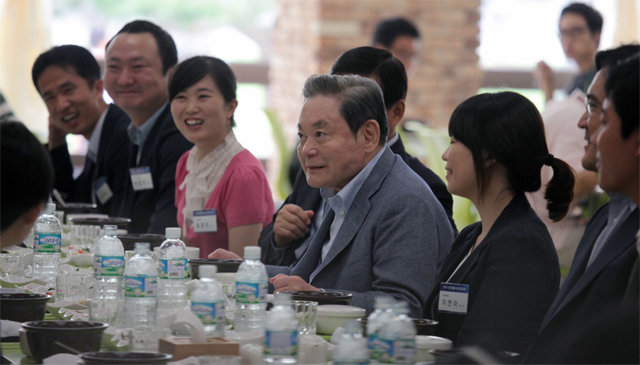 “일자리 많이 만들면 착한 기업”… 이건희 다시 주목하는 젊은층