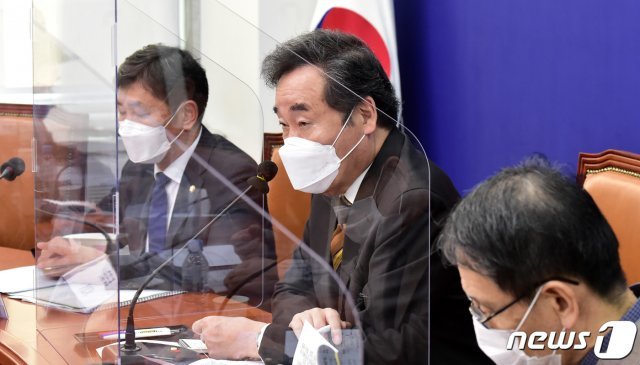 이낙연 더불어민주당 대표가 28일 서울 여의도 국회에서 열린 전국 도시철도 운영기관 노사대표자 간담회에서 발언하고 있다. 2020.10.28/뉴스1 © News1