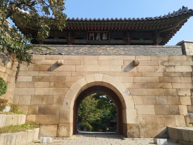 천상 자미원의 천주(하늘기둥) 별자리에 해당하는 창의문(장의문). 서울 4소문중 하나로 북소문으로 불리기도 한다.