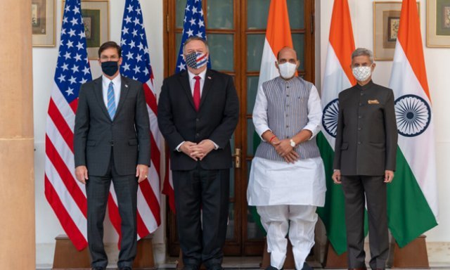 미국과 인도의 외교 및 국방장관들이 10월 2+2 회담에 앞서 사진을 찍고 있다. US DOS