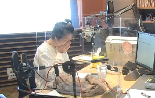 MBC FM4U ‘두시의 데이트 뮤지, 안영미입니다’ 보이는 라디오 화면 캡처.