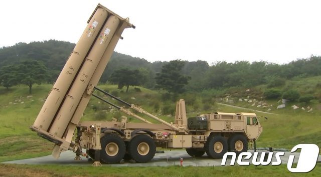 경북 성주군 초전면 성주골프장 사드기지에 배치된 고고도 미사일 방어 체계(THAAD·사드) 발사대 (국방부영상공동취재단 제공) 2017.9.7/뉴스1