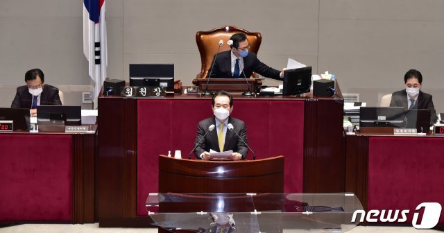 정세균 국무총리가 4일 오전 서울 여의도 국회에서 열린 예산결산특별위원회 전체회의에서 2021년도 정부 예산안 연설을 하고 있다. 2020.11.4/뉴스1 © News1