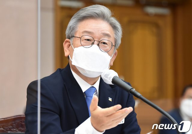 이재명 경기도지사는 11일 “국민의 힘 당이 친일파 공수처장 후보를 추천한 것은 국민을 조롱하는 것”이라고 강하게 비판했다. © News1 사진공동취재단