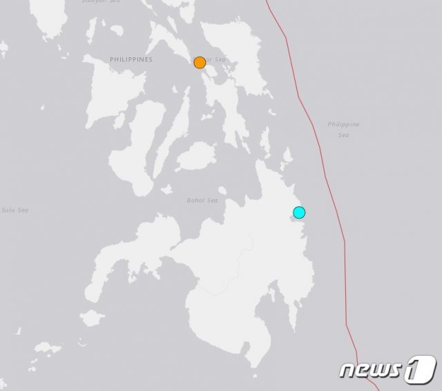 파란 점이 지진 발생 지점. (미국지질조사국) © 뉴스1