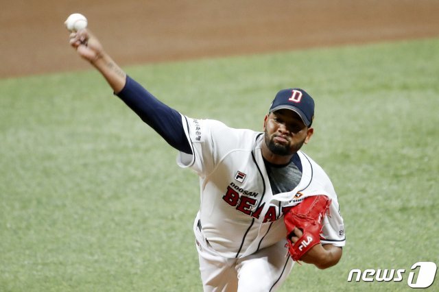 두산 베어스 알칸타라. 2020.11.12/뉴스1 © News1